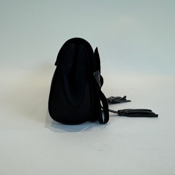 Gucci Black Satin Clutch with Floral Detail - Picture 5 of 16